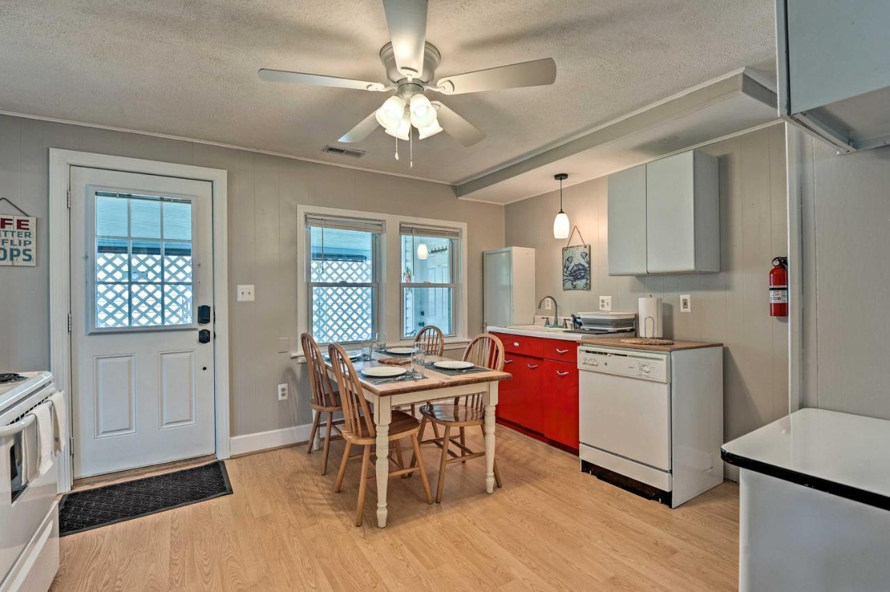 The Blue Crab Cottage - 3 Blocks From The Beach! Colonial Beach Esterno foto