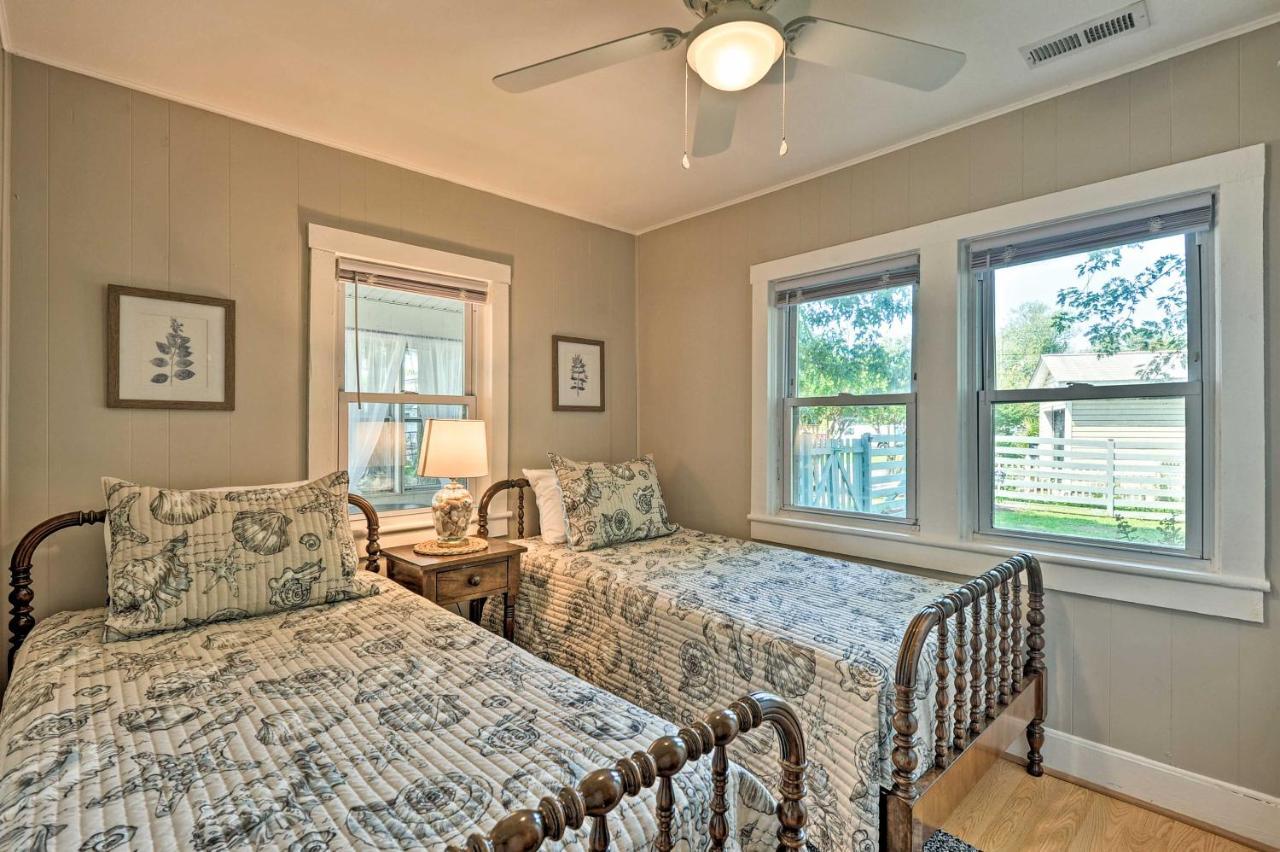The Blue Crab Cottage - 3 Blocks From The Beach! Colonial Beach Esterno foto